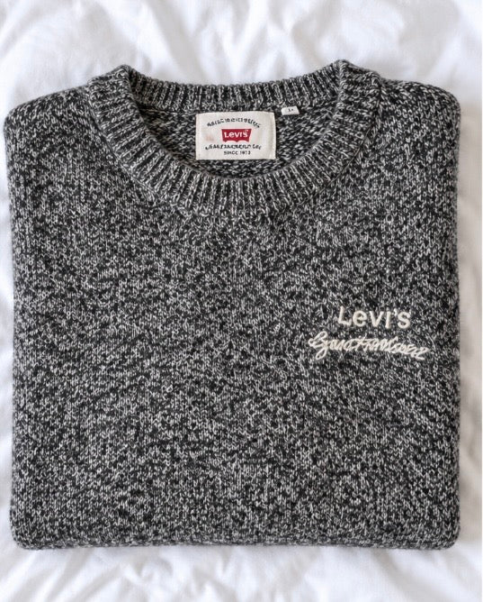 🩶🧶 Pull Levi’s Vintage Brodé – Gris Chiné