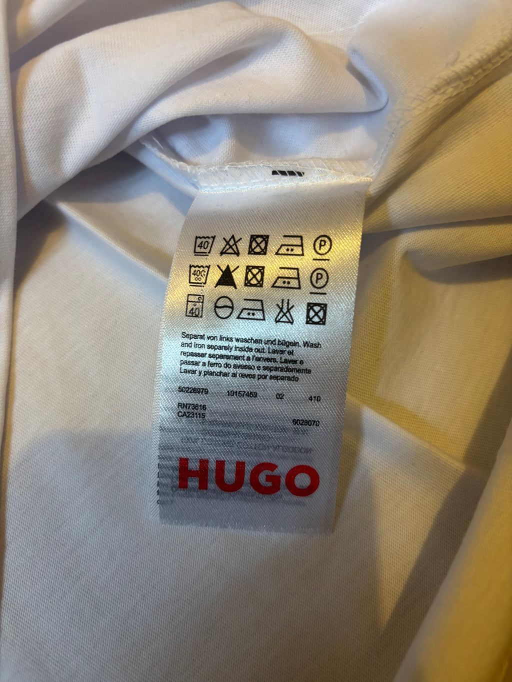 👕 T-shirt HUGO Blanc – Logo Brodé Noir