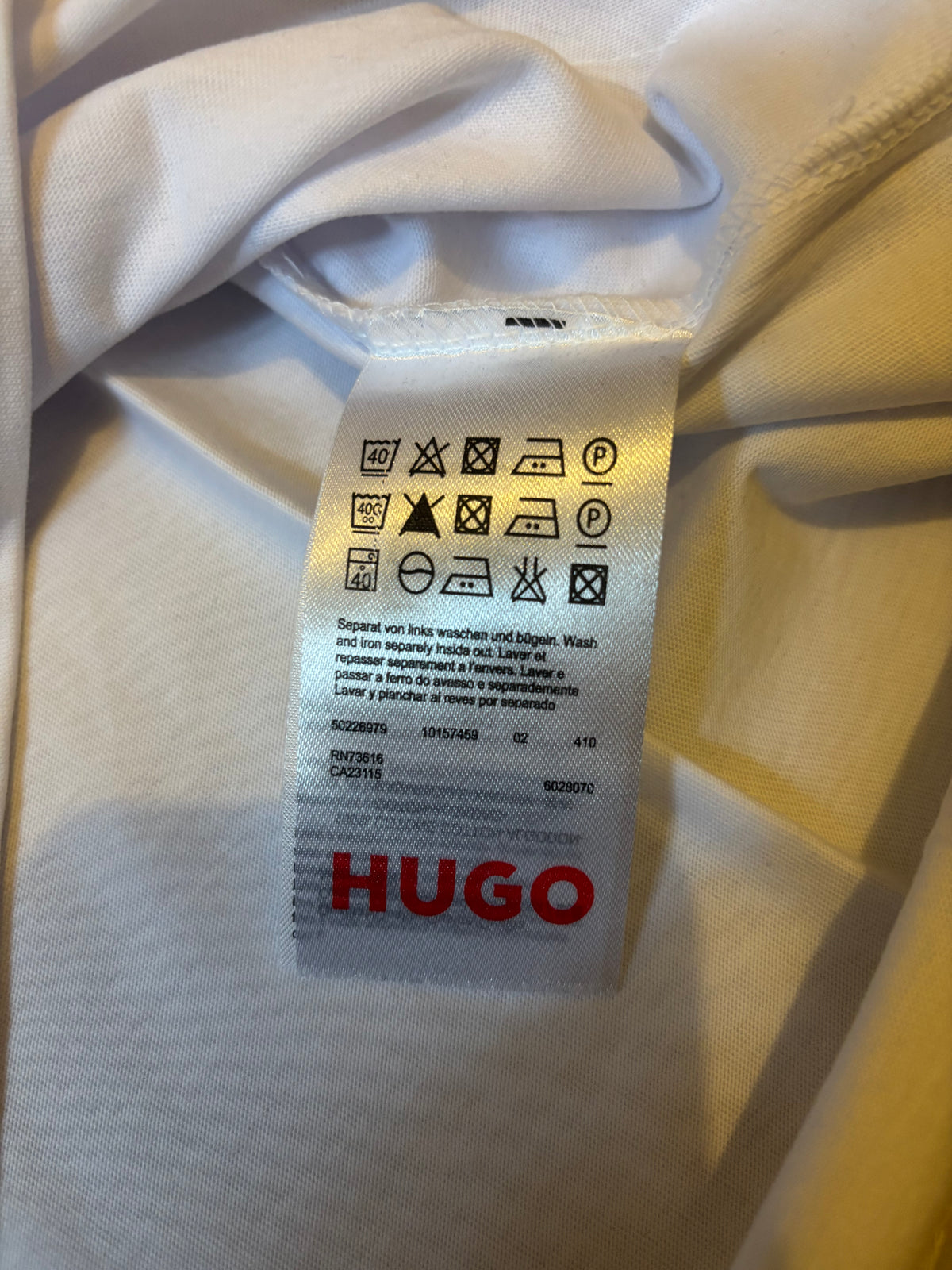 👕 T-shirt HUGO Blanc – Logo Brodé Noir