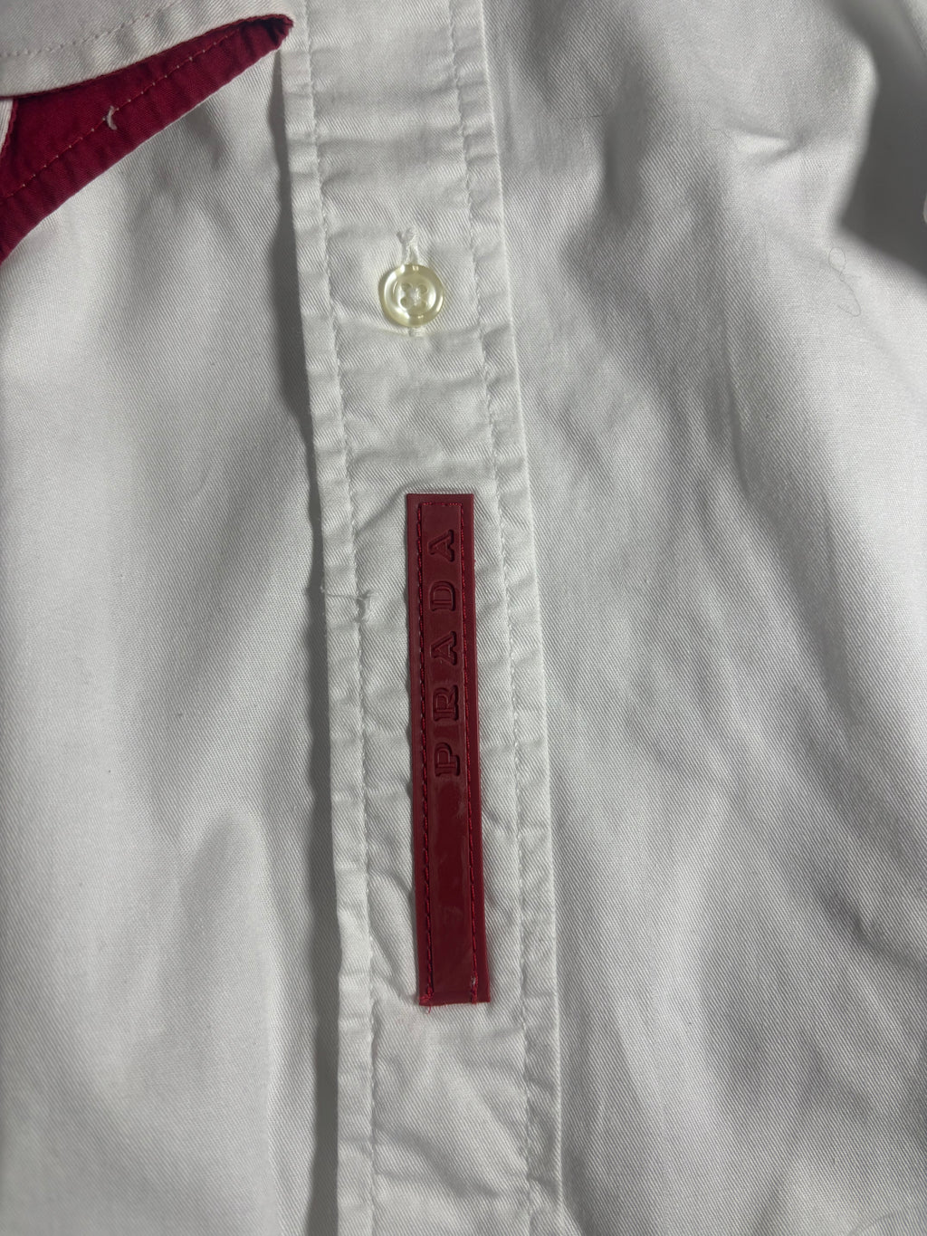 Chemise Prada blanche logo rouge💫