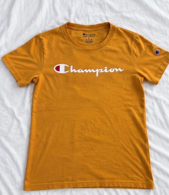 T-shirt Champion Script jaune moutarde💫